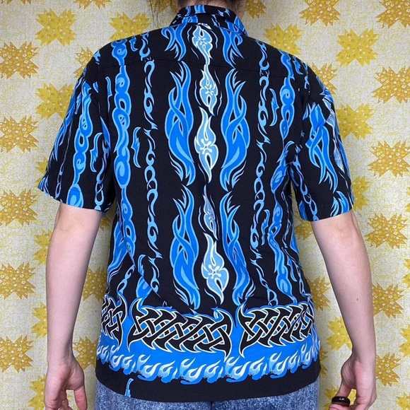 Vintage Y2K black & blue tribal flames button up 🔥 - Picture 4 of 6